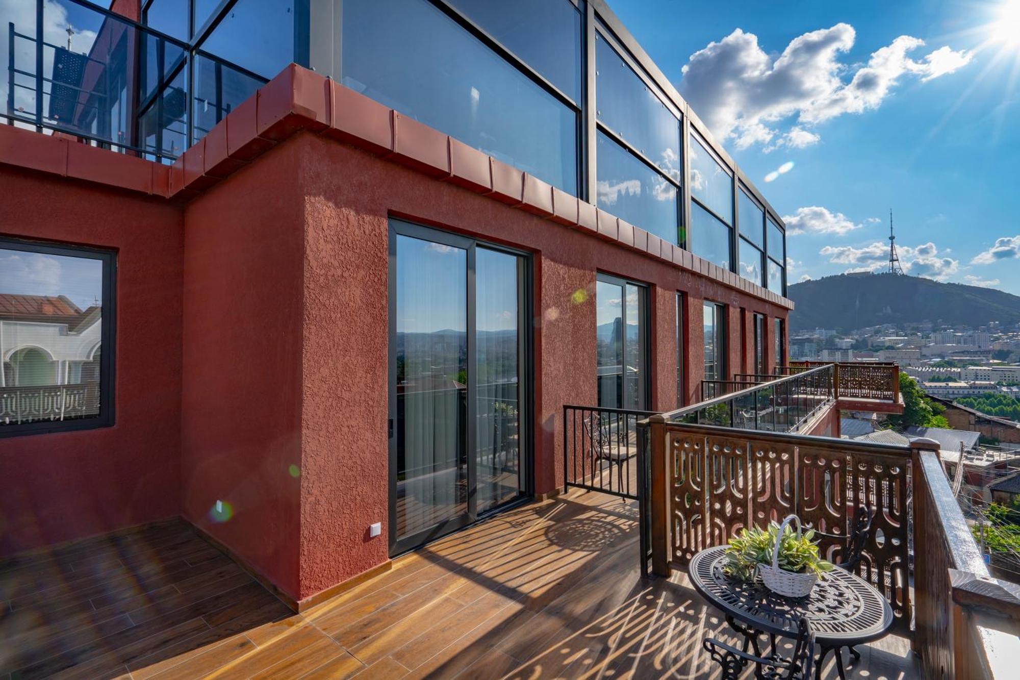 Iris Hotel Tbilisi Bagian luar foto