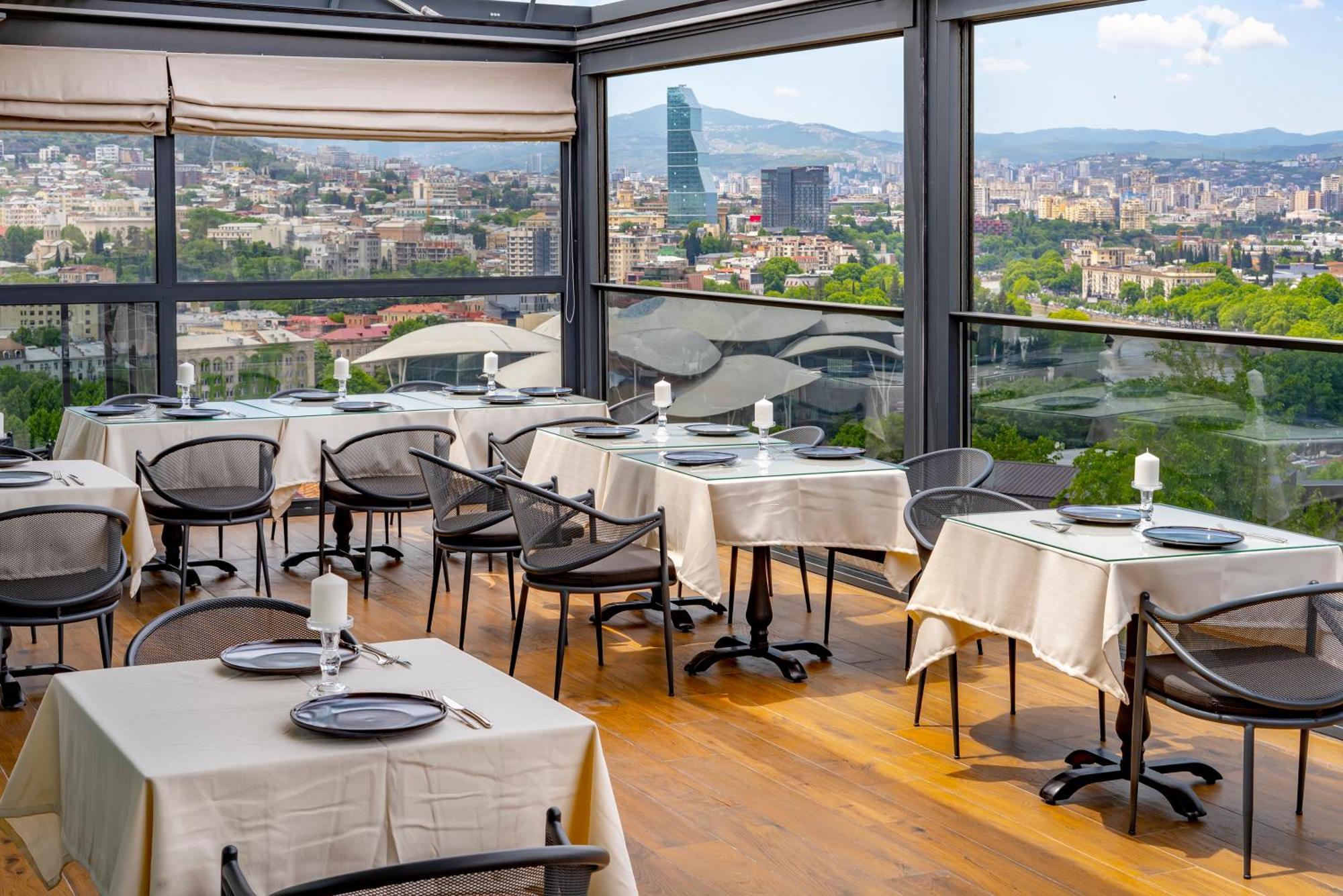 Iris Hotel Tbilisi Bagian luar foto