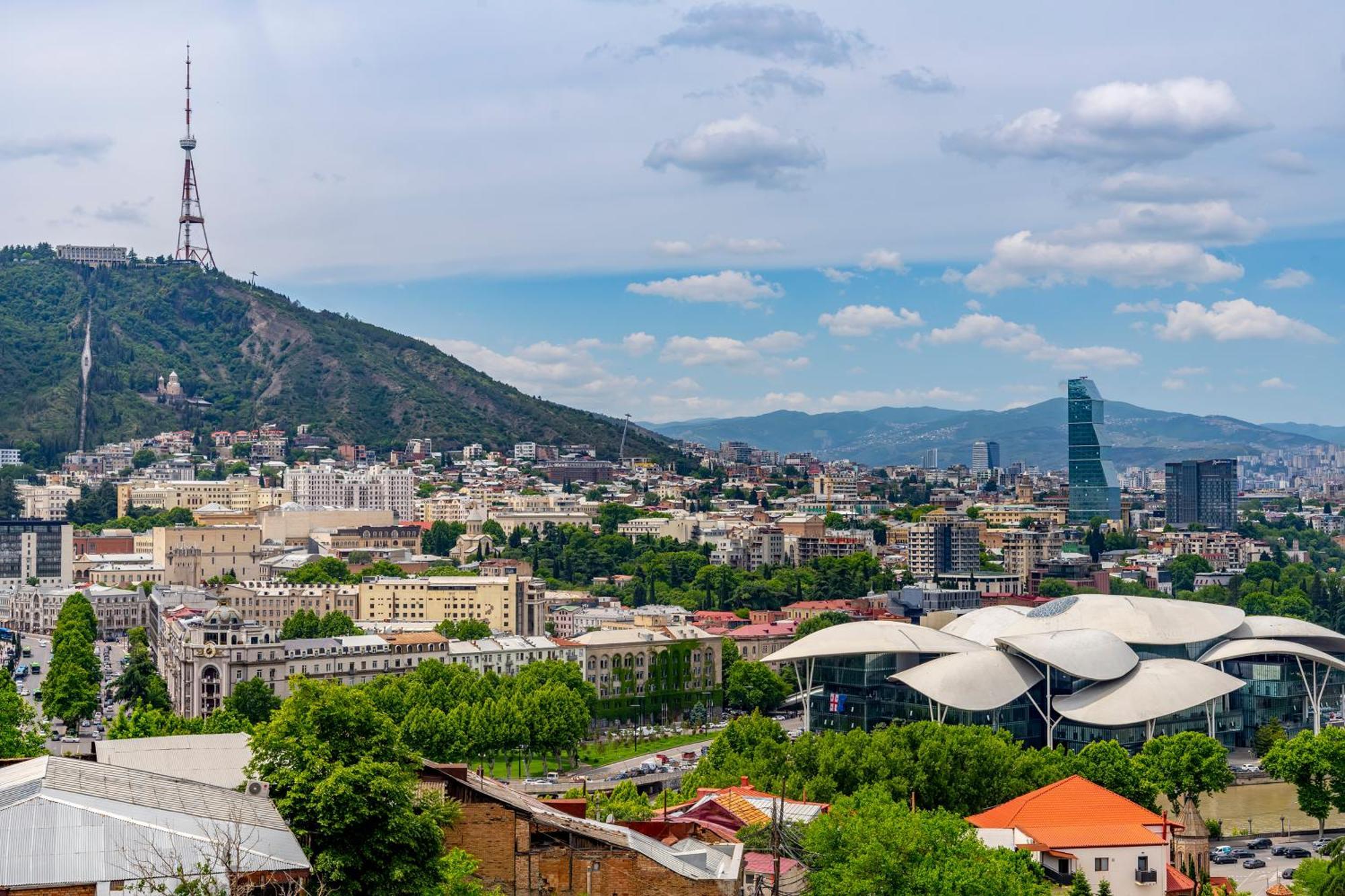 Iris Hotel Tbilisi Bagian luar foto