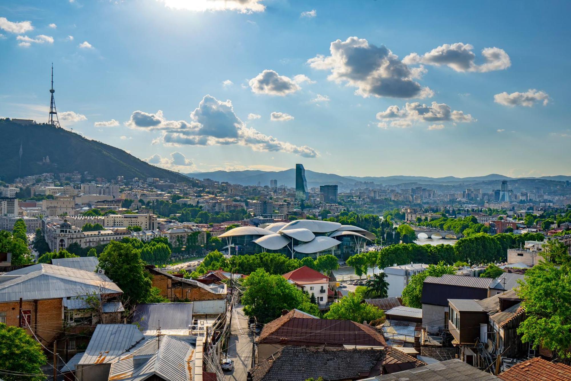 Iris Hotel Tbilisi Bagian luar foto