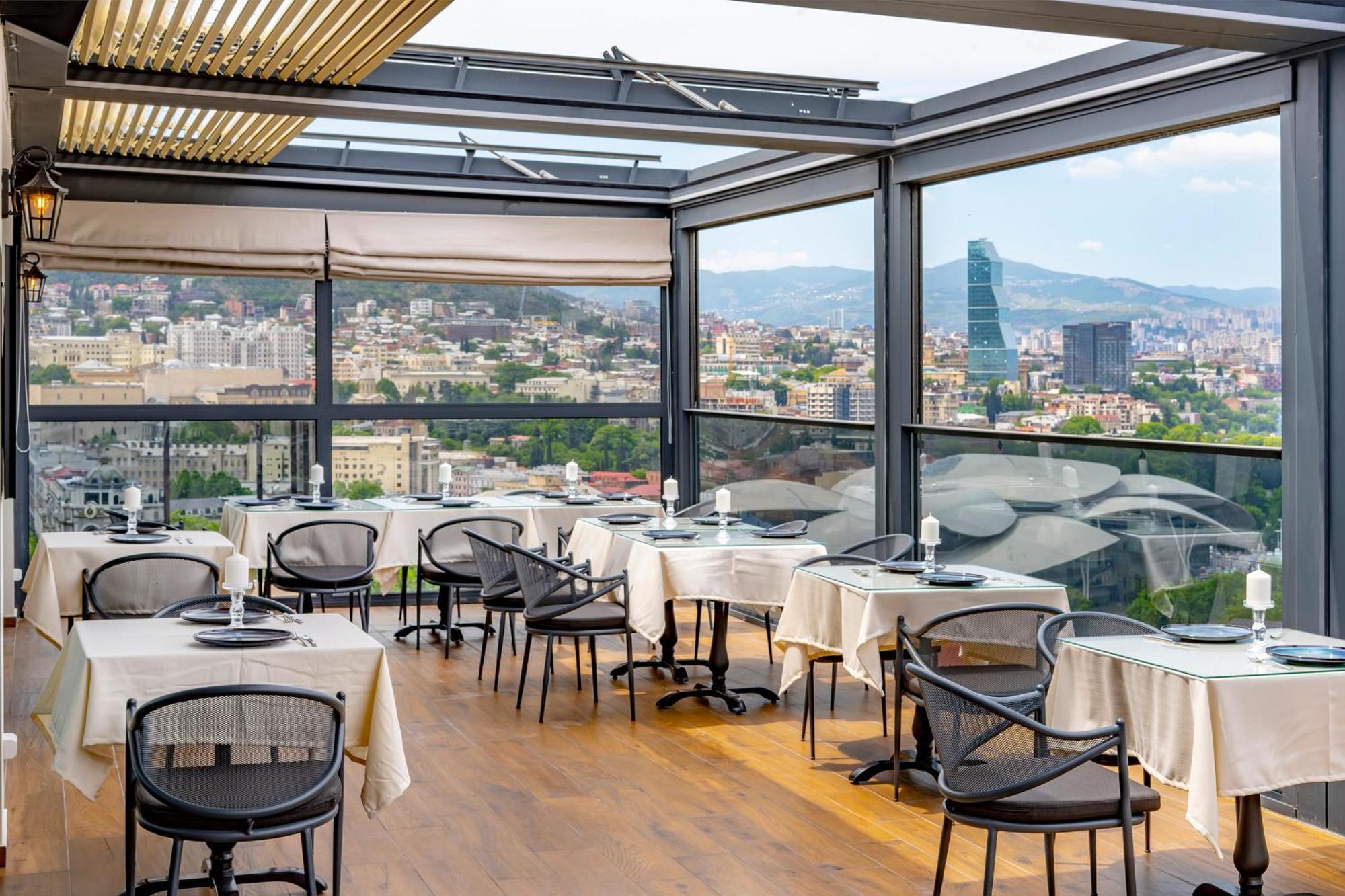 Iris Hotel Tbilisi Bagian luar foto