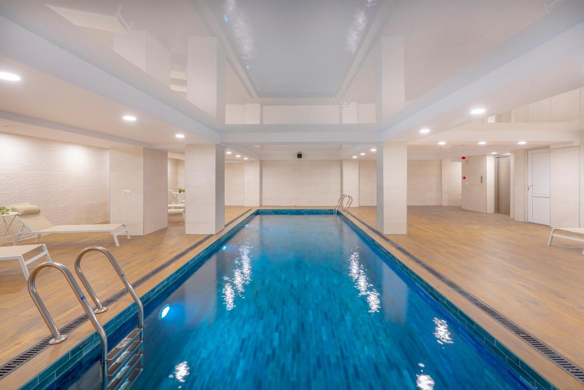 Iris Hotel Tbilisi Bagian luar foto
