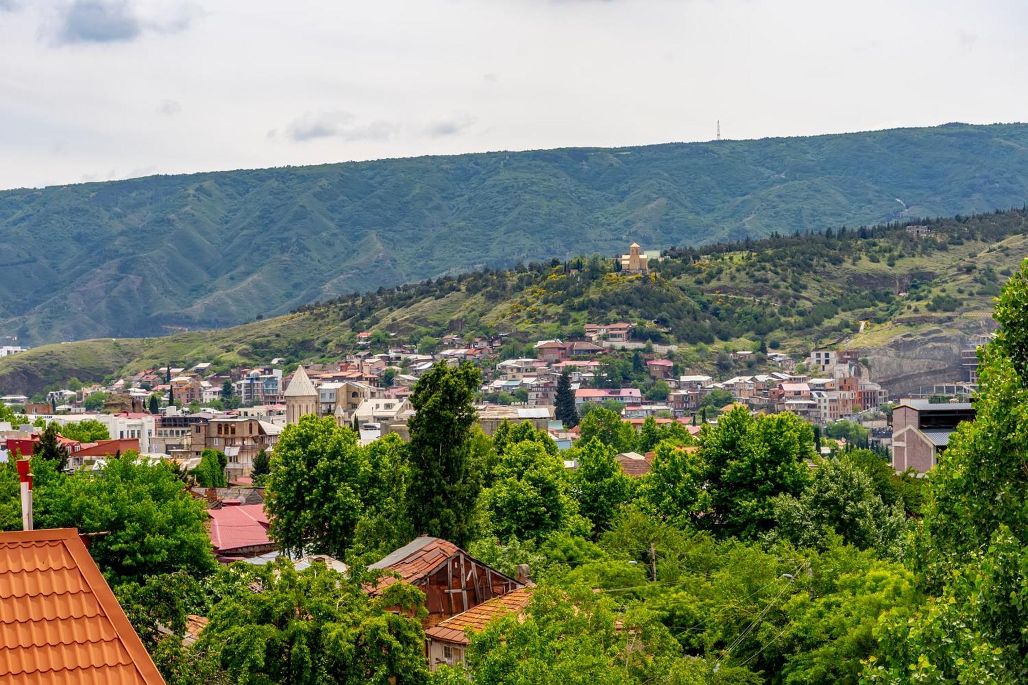 Iris Hotel Tbilisi Bagian luar foto