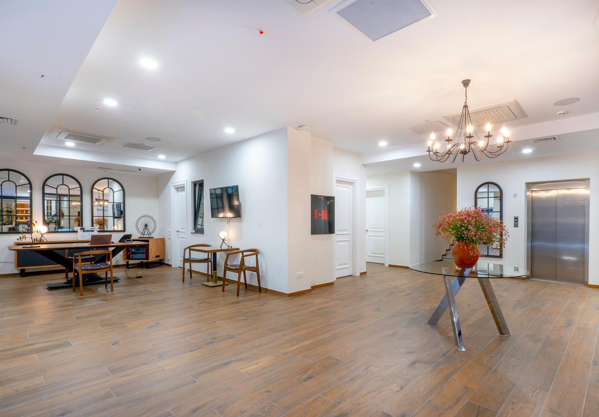 Iris Hotel Tbilisi Bagian luar foto