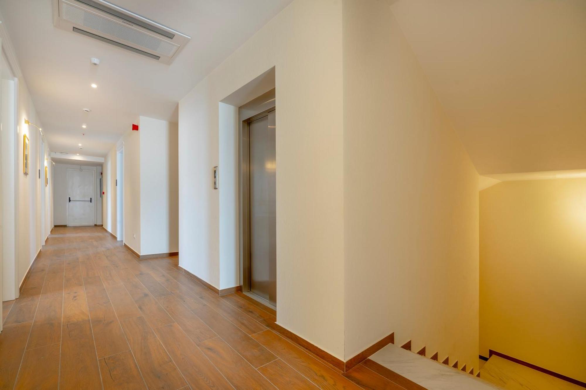 Iris Hotel Tbilisi Bagian luar foto
