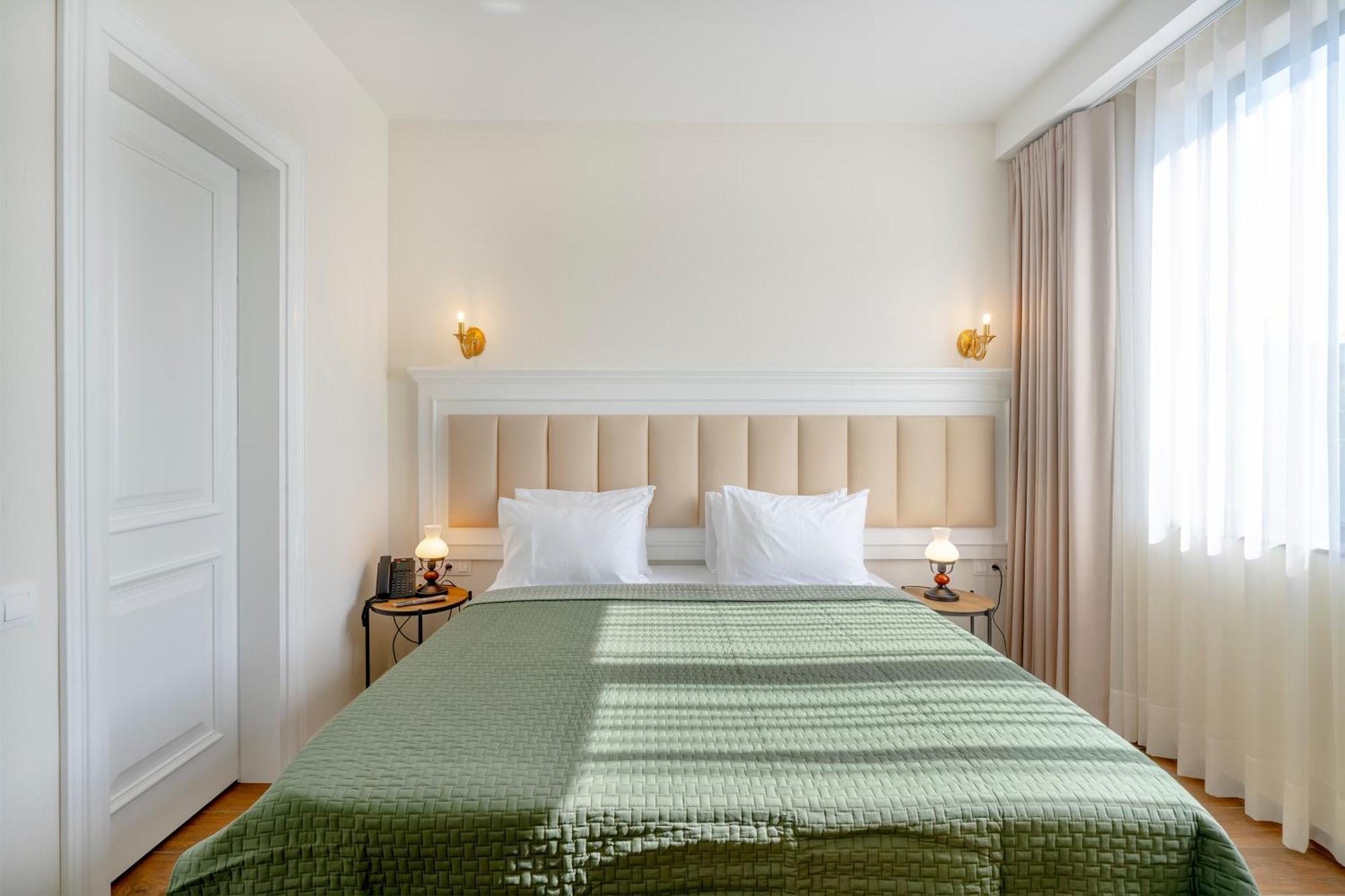 Iris Hotel Tbilisi Bagian luar foto