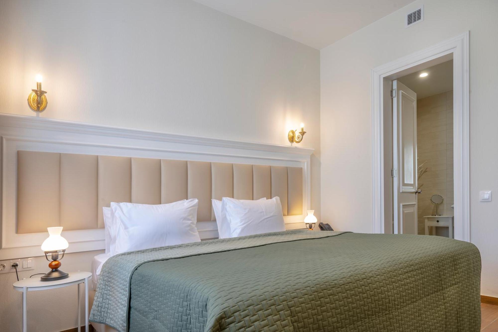 Iris Hotel Tbilisi Bagian luar foto